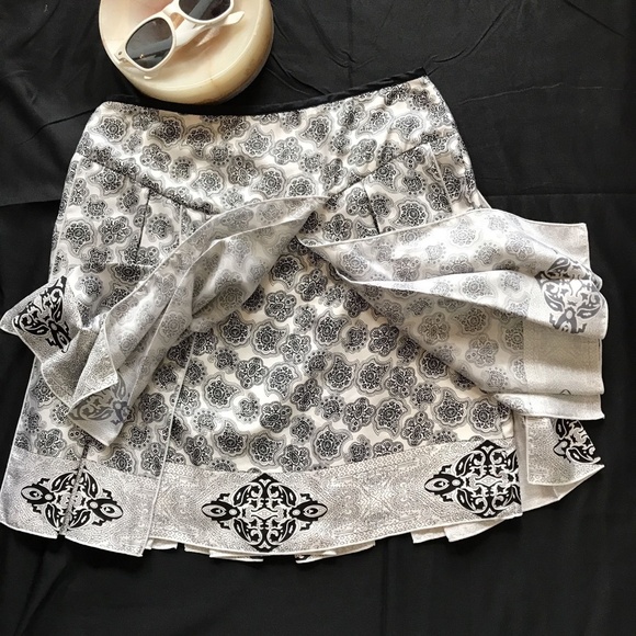 NEW White House Black Market SILK pleated skirt SZ 8 - Picture 2 of 9
